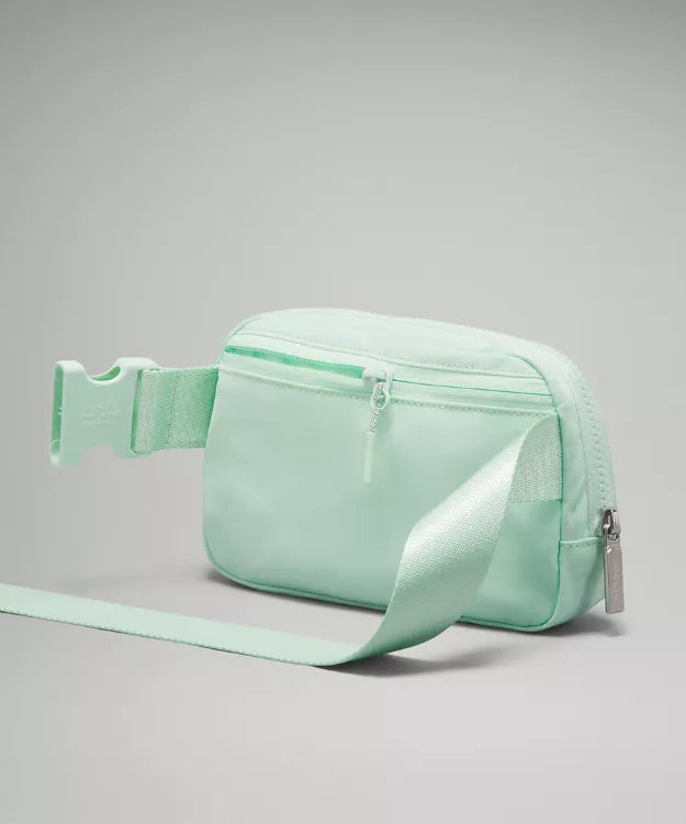 Lululemon Everywhere Belt Bag, Athletica Fanny Packs, Crossbody Gym Bags, Fashion Waist Packs with Adjustable Strap - Mint Green