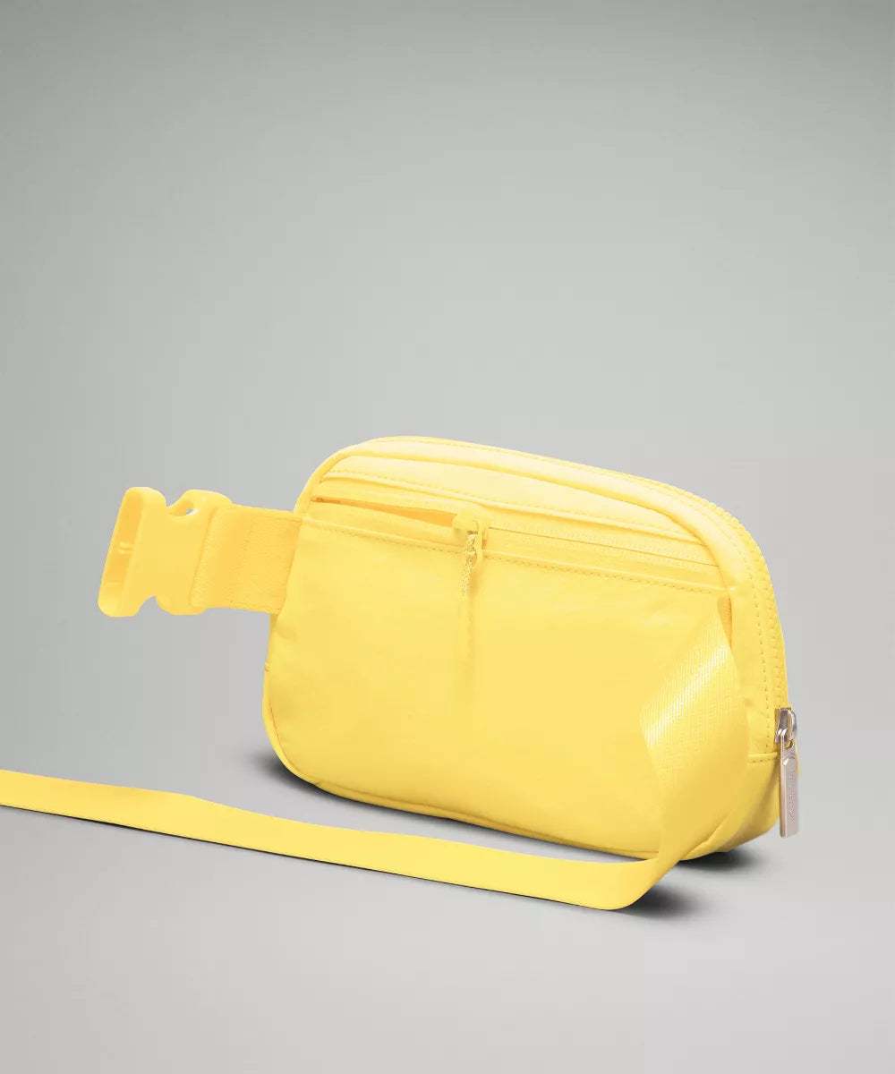 Lululemon Everywhere Belt Bag, Athletica Fanny Packs, Crossbody Gym Bags, Fashion Waist Packs with Adjustable Strap - Yellow