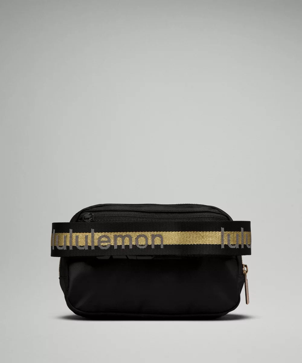 Lululemon Everywhere Belt Bag 1L - Black/Gold