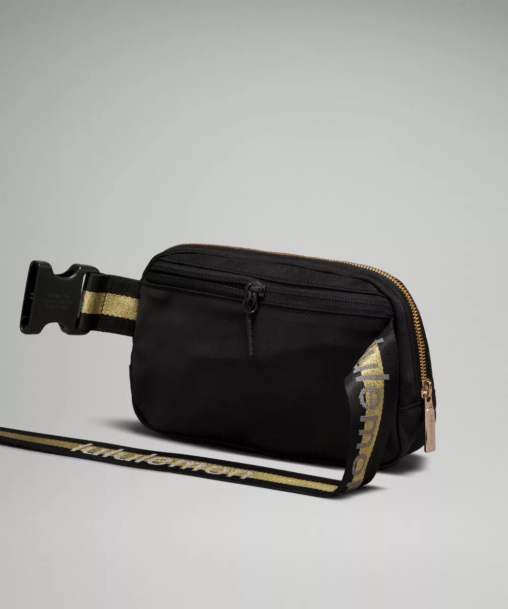 Lululemon Everywhere Belt Bag 1L - Black/Gold