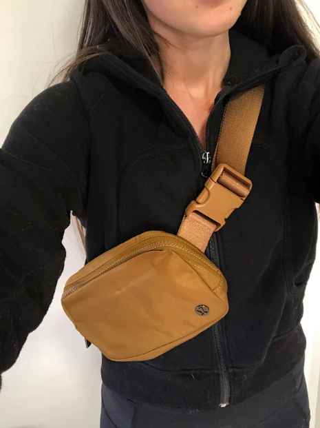 Lululemon Everywhere Belt Bag 1L - Burnt Caramel